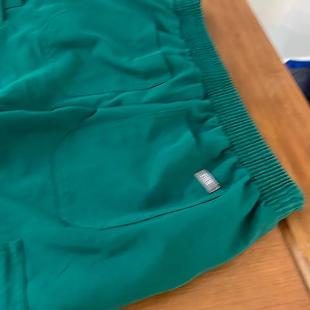 FIGS Technical Collection Pants Size Small